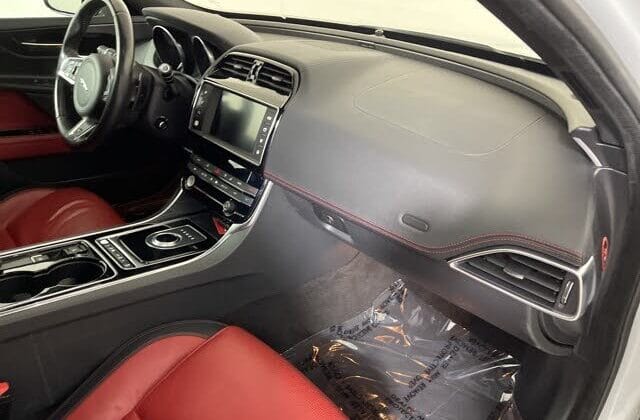 2017 Jaguar XE 35t R-Sport